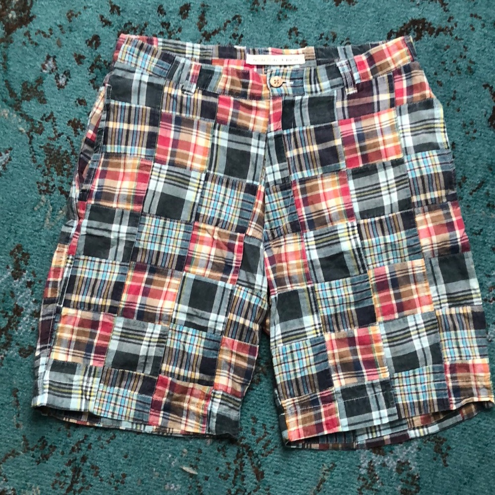 Men’s size large casual shorts, like NEW